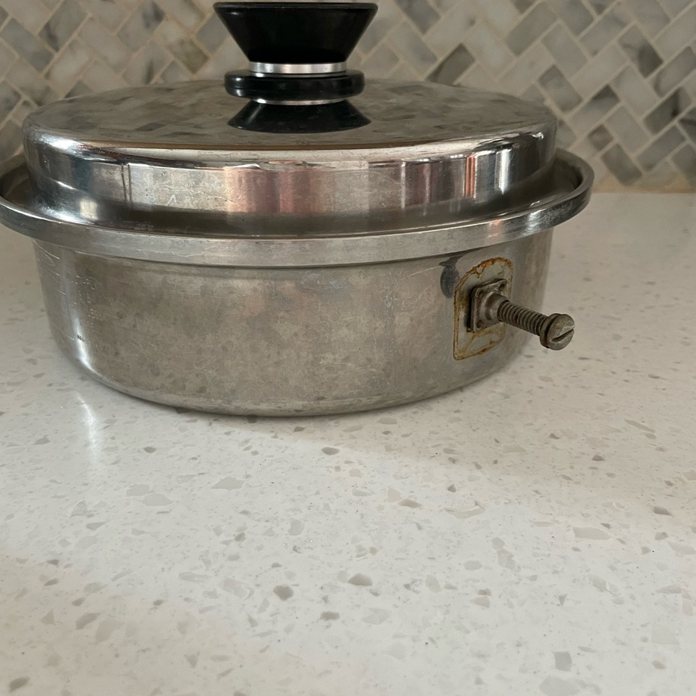 Vintage Amway Queen 18/8 Stainless Multi Ply 1.5 Quart Saucepan Pot with Lid MCM